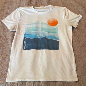 Hollister Graphic Tee